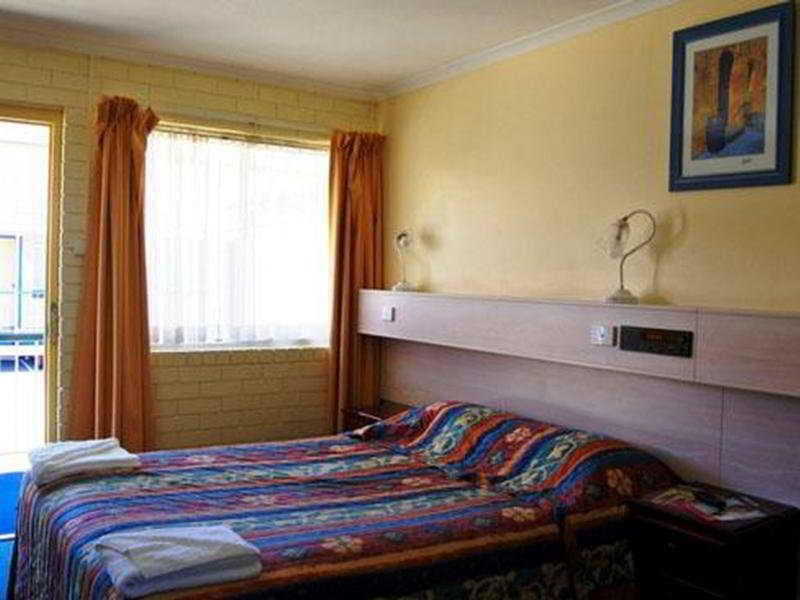 Centrepoint Motor Inn Рокгемптон Номер фото